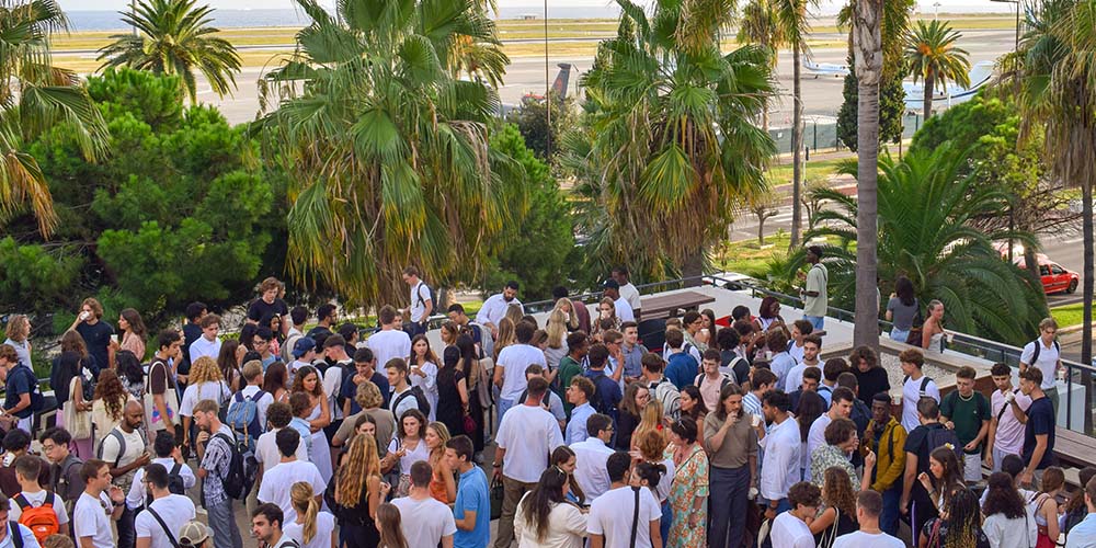 Terrasse du campus EDHEC de Nice